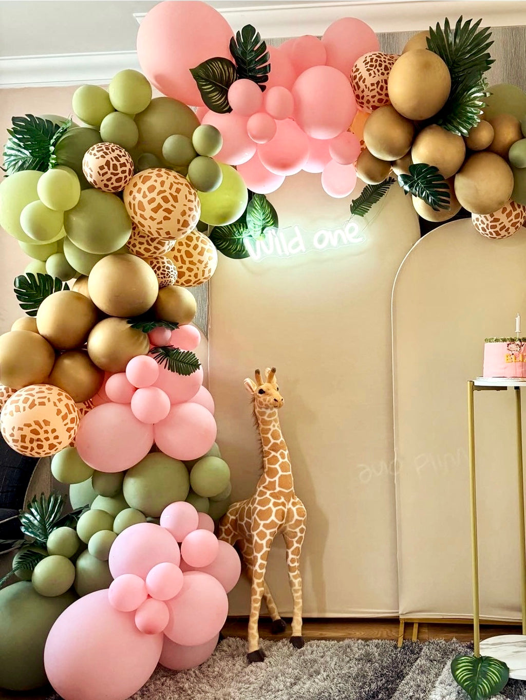 Personalised balloon theme
